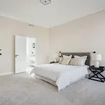 Appartement De Luxe Avec Vue Sur La Tour Eiffel A Paris